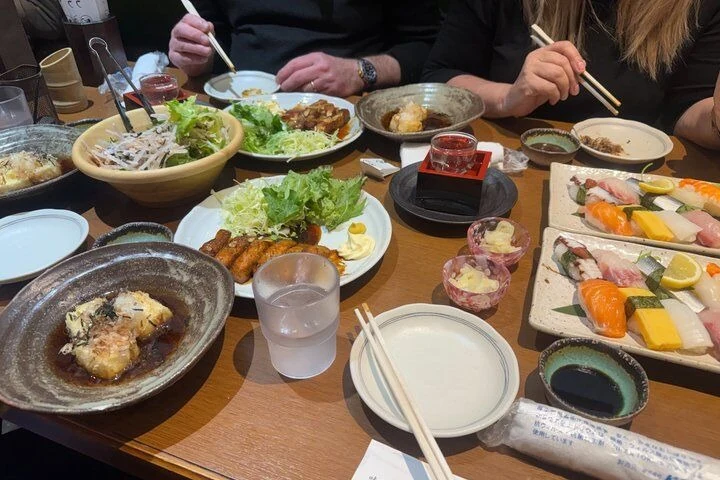 오사카 음식 투어: 5곳 맛집, 15가지 메뉴와 3가지 음료 심층 후기 오사카 음식 투어: 5곳 맛집, 15가지 메뉴와 3가지 음료 심층 후기